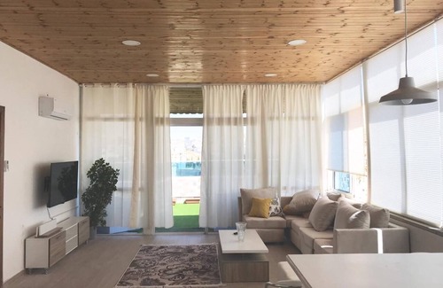 Al Abdali Apartment | Modern flat for rent