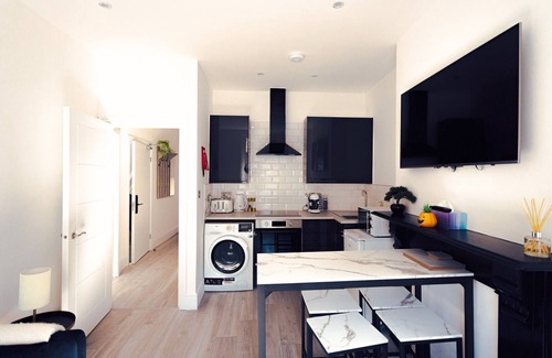 Queen's Park Apartment | Modern Flat in Maida Vale