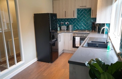 Dalry Apartment | Modern flat near Murrayfield Stadium, sleeps 4