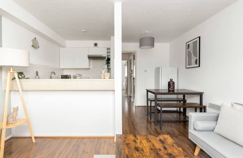 Bermondsey Apartment | Modern Flat near Tower Bridge