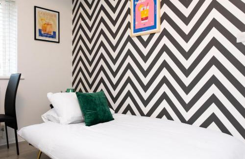 Grange Apartment | Modern flat - Sleeps 3 - London