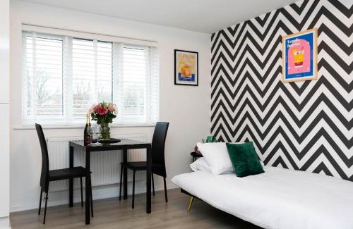Grange Apartment | Modern flat - Sleeps 3 - London