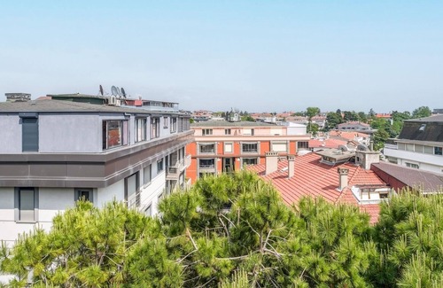 Bakırkoy Apartment | Modern Flat w Terrace, 5 min to Marmaray and Shore