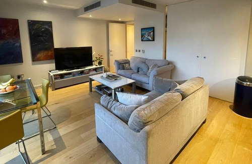 Churchill Apartment | Modern flat with 2 bed/2.5 bath, Balcony & Parking