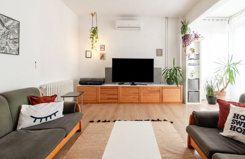 Kadikoy Apartment | Modern Flat with Central Location in Kadikoy