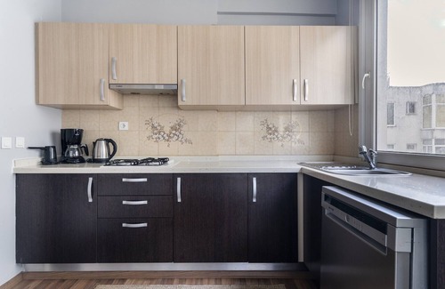 Goztepe Apartment | Modern Flat with Terrace on Bagdat Avenue