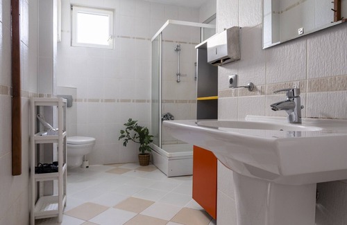 Goztepe Apartment | Modern Flat with Terrace on Bagdat Avenue
