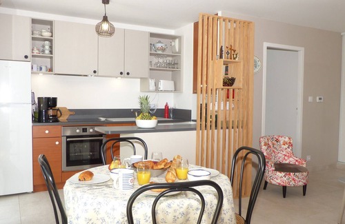 Arradon Apartment | Modern flat with terrace, close to the sea