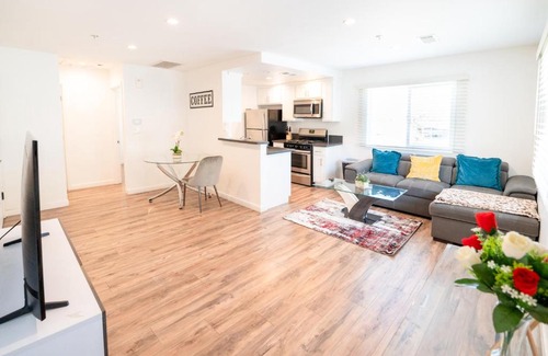 Wilshire Apartment | Modern Furnished 1-Bedroom with Free Parking in Koreatown close to DT LA