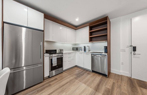 Port Morris Apartment | Modern Furnished 1-bedroom apartment minutes from Manhattan