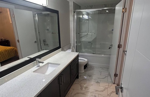 Southwest Edmonton House | MODERN FURNISHED BASEMENT with all the amenities you’ll need within 5 minutes