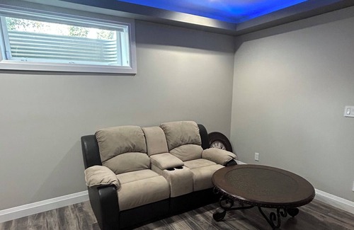 Southwest Edmonton House | MODERN FURNISHED BASEMENT with all the amenities you’ll need within 5 minutes