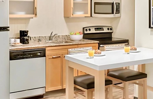 Sharonville Apartment | Modern Furnished Studio | Flexible Stays | All-Inclusive