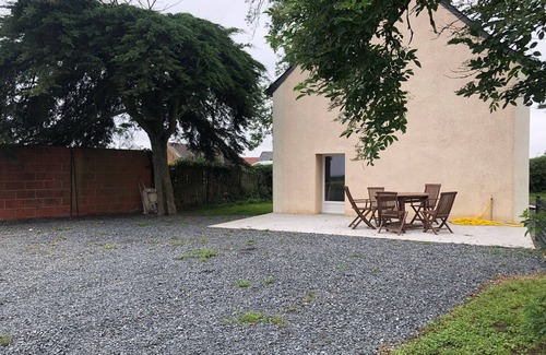 Ecommoy Cottage | Modern Gîte near Le Mans: Garden, Wi-Fi, 4 Bedrooms, 3 Baths, Accessible, Ideal for Professionals