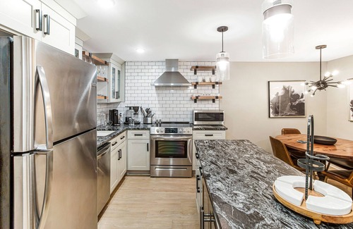Historic Downtown Savannah Apartment | Modern Garden Apartment with High-end Amenities on Jones by Lucky Savannah