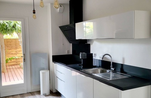 Toulon Apartment | Modern garden apartment