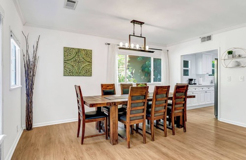 Winnetka House | Modern Gated 4BR Home w/Bar, BBQ, Private Parking