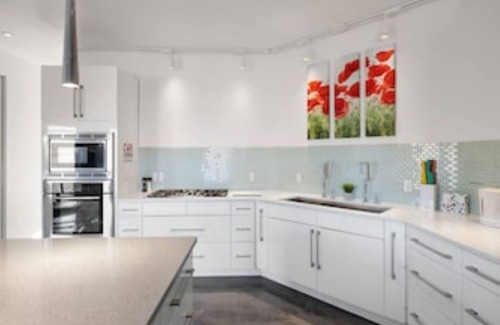 Alberta House | Modern Gated 8 Bedroom Mansion Built on 5 Acres