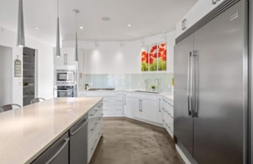 Alberta House | Modern Gated 8 Bedroom Mansion Built on 5 Acres