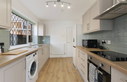 Grimsby House | Modern home near Alexandra Dock