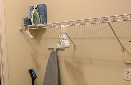 Fentress Apartment | “Modern Gem overlooking “Coffee Shop” 15 mins from Beach
