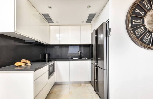Herzliya Pituach Apartment | Modern Gem with Stunning Balcony
