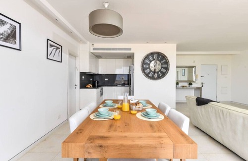 Herzliya Pituach Apartment | Modern Gem with Stunning Balcony