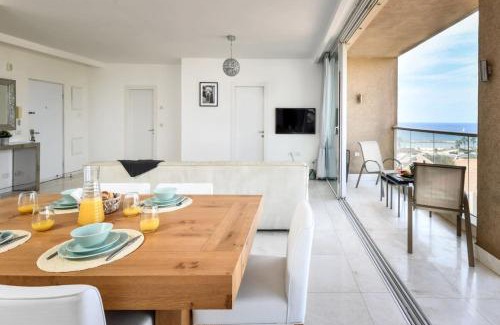 Herzliya Pituach Apartment | Modern Gem with Stunning Balcony by Sea N' Rent