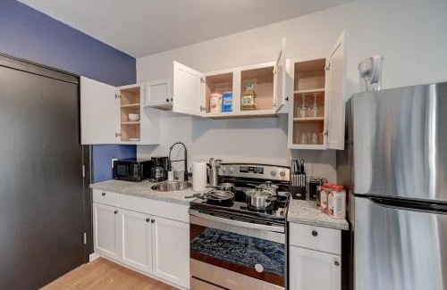 Lower East Side Apartment | Modern Getaway in McKinley & Brady District