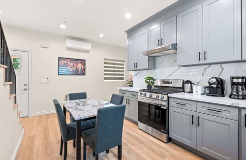 Rosemead House | Modern Getaway Near Pasadena & DTLA