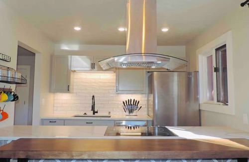 Angel Fire Condo | Modern getaway! Relax, bike, hike, and shred!