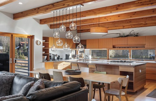 Alyeska House | Modern Girdwood House w/Hot Tub, Sauna, and Fire Place