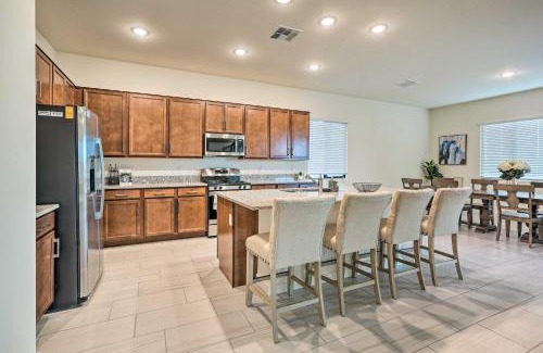 Glendale House | Modern Glendale Getaway about 3 Mi To Stadium!