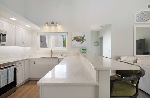 Grand Harbor House | Modern Grand Harbor Townhome Golf Views + Screened Lanai 2BR/2.5BA 1-Garage