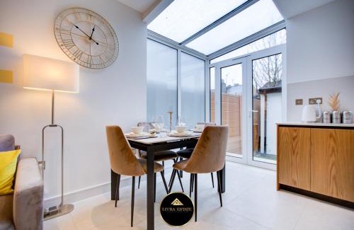 Croham Apartment | Modern Ground Floor, 2 Bed, 2 Bath Apt By Livra Estate Short Lets & Serviced Accommodation South Croydon With Garden