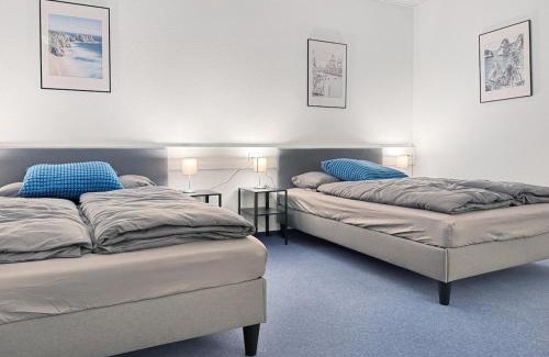 Tranke Apartment | Modern Group Retreat for 20