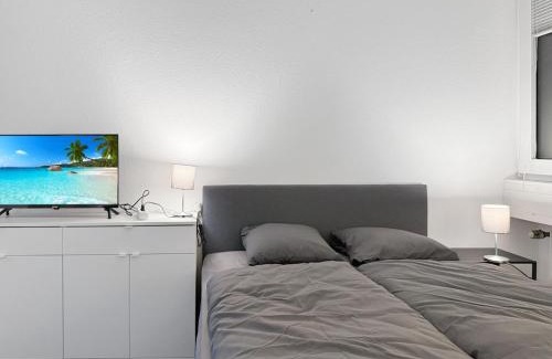 Tranke Apartment | Modern Group Retreat for 20