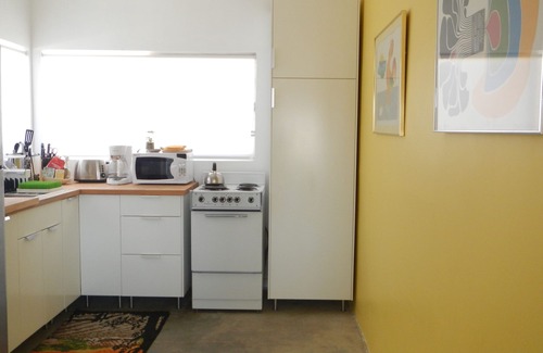 Joshua Tree House | Modern Guest House - Vintage Records, Hot Tub, 4+ Acres, Wifi, EV Charger, Views