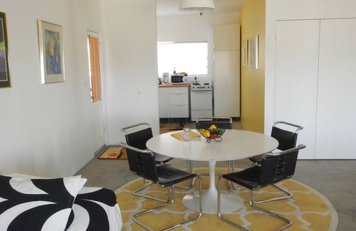 Joshua Tree House | Modern Guest House - Vintage Records, Hot Tub, 4+ Acres, Wifi, EV Charger, Views