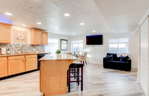 Salt Lake City House | Modern Guest Suite, King Ensuite, Downtown Airport