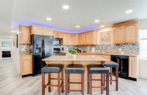 Salt Lake City House | Modern Guest Suite, King Ensuite, Downtown Airport