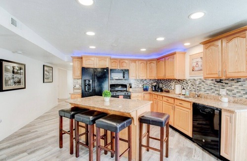 Salt Lake City House | Modern Guest Suite, King Ensuite, Downtown Airport