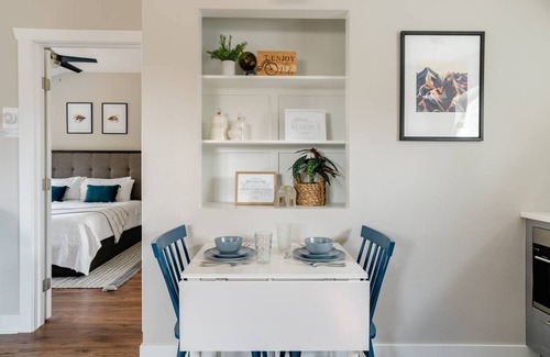 Whittier House | Modern Guesthouse ♥ Garage Parking ♥ Walk to RiNo ♥ Private Patio