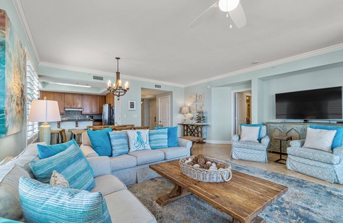 Ono Island Condo | Modern Gulf-front condo with multiple pools & steps to dining