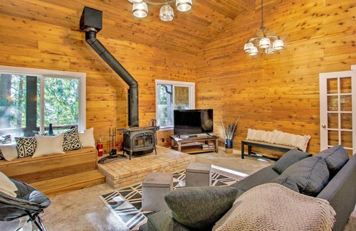Burley House | Modern Harstine Island Hideaway w/ Water Views!