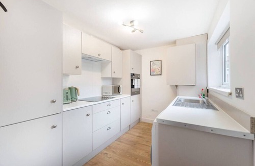 Stanley House | Modern High Spec House|Parking|4 bed|sleeps 7