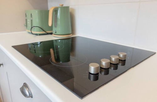 Stanley House | Modern High Spec House|Parking|4 bed|sleeps 7