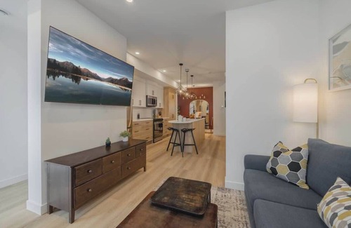 Hillhurst House | Modern Hillhurst Home, Rooftop Patio & 2 King Beds