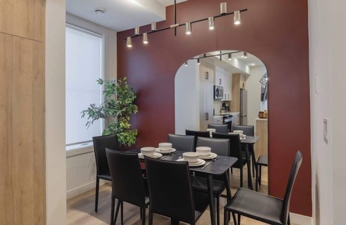 Hillhurst House | Modern Hillhurst Home, Rooftop Patio & 2 King Beds