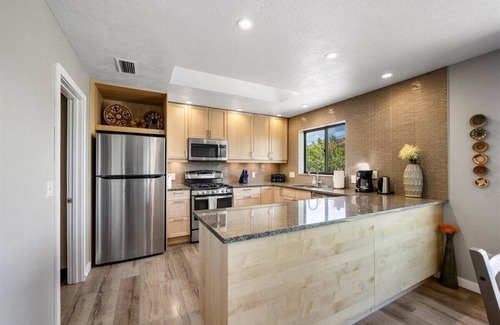 West Sedona House | Modern Hillside Home - Views, Privacy, Walk to town and a Hot Tub n